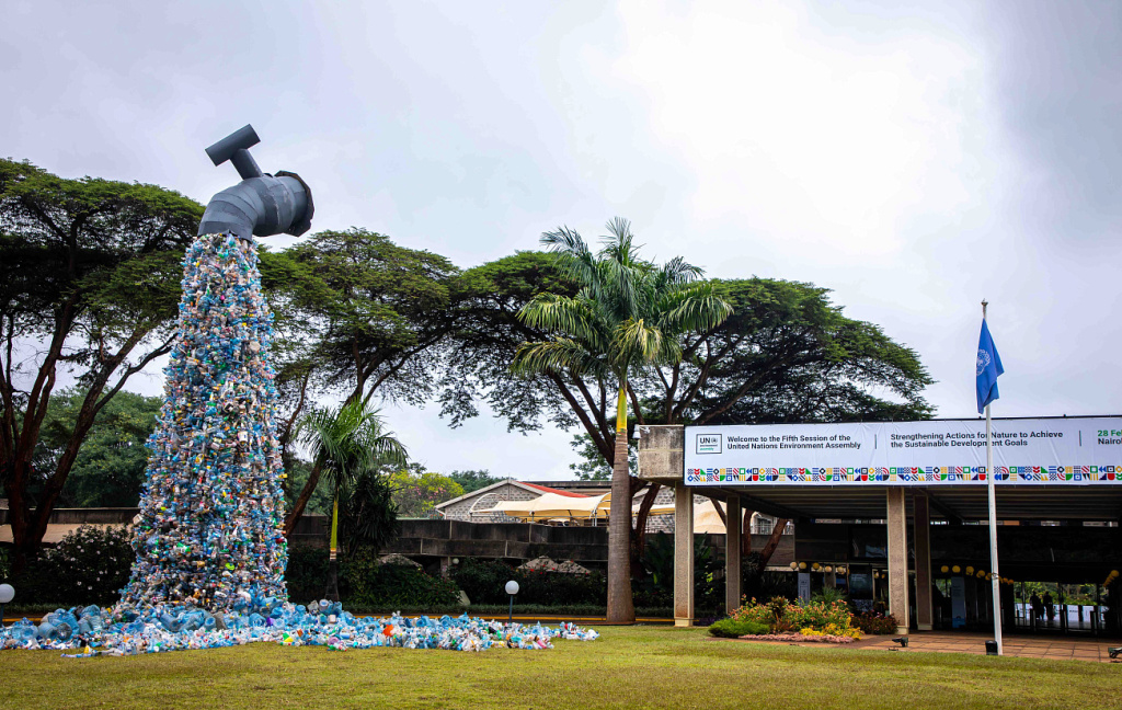 скульптура пластиковое загрязнение.jpg